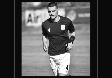 Sot i jepet lamtumira e fundit futbollistit 17-vjeçar që vdiq në fushë