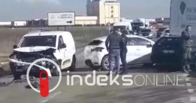 Aksident zingjiror në rrugën Prishtinë-Lipjan, tri vetura të përfshira