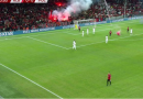 Hodhën fishekzjarre në ndeshjen Shqipëri – Poloni, FSHF shpall “non grata” pesë tifozë