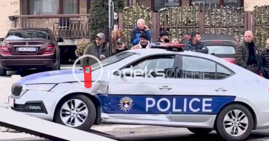 Vetura e Policisë aksidentohet në Prishtinë