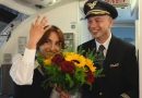 Piloti i aeroplanit i propozon martesë partneres e cila punon si stjuardese – momentin emocionues e ndau me pasagjerët