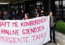 Vrasja e gruas në Pejë: Protestohet dhe kërkohet të shpallet gjendje emergjente