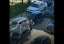 Arrestohet burri që i sulmoi dy gra në një parking të Prishtinës, dyshohet se i shkaktoi dy aksidente