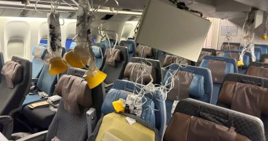 Një i vdekur dhe 7 të lënduar rëndë për shkak të turbulencave të forta në fluturimin Londër-Singapor