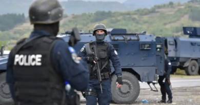 Arrestohet serbi që tentoi ta ‘shkelë’ me veturë zyrtarin policor