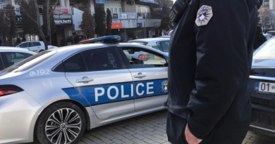 Sherri mes çiftit në Prishtinë: 16-vjeçarja ushtron dhunë ndaj të dashurit, ai e hedh nga ballkoni armën e drogën