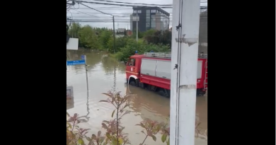 Policia dhe zjarrfikësit po i rregullojnë zonat e përmbytura nga shiu, në Prishtinë