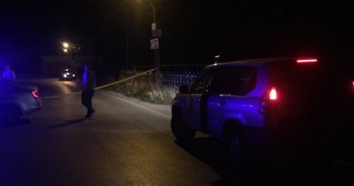 Aksident në rrugën Prishtinë-Fushë Kosovë, shoferja godet me veturë policin dhe ikë nga vendi i ngjarjes