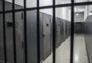Të burgosurit në burgun e Sigurisë së Lartë e rrahin të dënuarin për vrasjen e nënës së tij