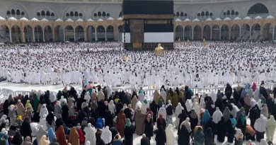 Turma besimtarësh sillen rreth Qabes së Shenjtë të Mekës, me afrimin e haxhit mysliman