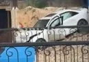 Aksident mes tri veturave në Prishtinë, njëra përfundon në bodrumin e një objekti