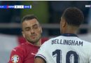 Momenti kur Jude Bellingham “bën” shqiptarin, e godet lojtarin serb
