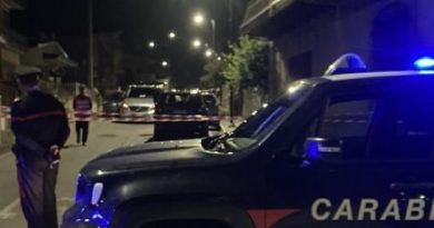 E tmerrshme në Itali: Vëllai ia prenë kokën vëllait, pastaj ia hedh nga ballkoni i shtëpisë
