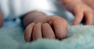 Foshnja 7 muajshe gjendet e vdekur nga nëna pasi u zgjua nga gjumi, Policia nis hetime