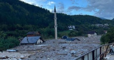 Të paktën 21 të vdekur nga stuhia shkatërrimtare në Bosnje