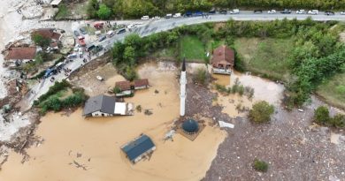 19 të vdekur e shumë të zhdukur në Bosnjë, BE e Turqia shprehin gatishmëri për t’i dalë në ndihmë