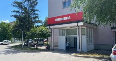 E rëndë në Gjilan: 34-vjeçarja tenton t’i jap fund jetës, dërgohet me urgjencë në spital