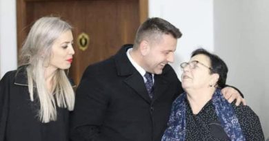 Deputetit Bekë Berisha i vdes nëna