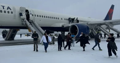 Pasagjerët përjetojnë tmerrin/ Motori i avionit merr flakë gjatë nisjes, 200 persona evakuohen mes borës në SHBA, 4 të plagosur