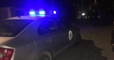 22-vjeçarja në Malishevë e rrah nënën dhe vëllain, intervenon Policia