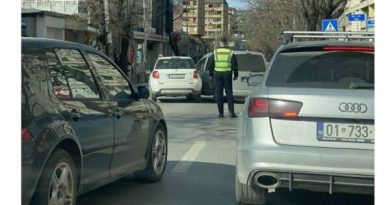 Aksidentohet një veturë me targa zyrtare dhe një pikap në rrugën “UÇK”-së