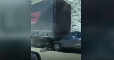 E rëndë: Humb jetën 33-vjeçarja në aksidentin mes veturës dhe kamionit në autostradën Ibrahim Rugova