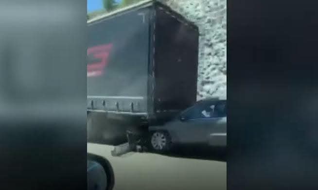 E rëndë: Humb jetën 33-vjeçarja në aksidentin mes veturës dhe kamionit në autostradën Ibrahim Rugova