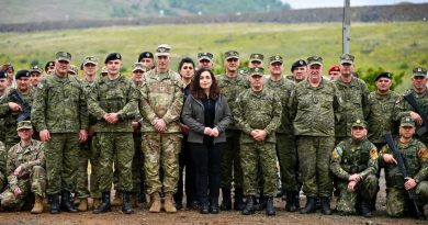 Presidentja Osmani viziton ushtrimin “Defender Europe ’25”: Kosova shkruan kapitull të ri të bashkëpunimit ushtarak ndërkombëtar