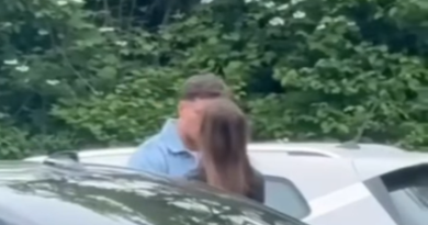 Driloni kapet mat me një vajzë, nuk mungojnë skenat e nxehta
