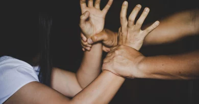 Vëlla e motër bëhen copë në mes të natës – ndërhyhet Policia në Pejë