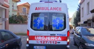 Tragjedi në Tiranë: 52-vjeçari humb jetën pasi i bie në kokë bojleri