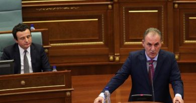 Nesër mund të dalë “Tym i bardhë” nga Kuvendi, Fatmir Limaj pritet të jetë kandidati i ri për kryeparlamentar