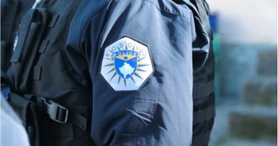 “Kam me iu kall krejt” – Mesazhet kërcënuese ndaj gruas e çojnë 29-vjeçarin nga Ferizaj në ndalim 48 orë “Kam me iu kall krejt” – Mesazhet kërcënuese ndaj gruas e çojnë 29-vjeçarin nga Ferizaj në ndalim 48 orë