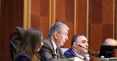 Avni Dehari i VV-së ia ndërpreu fjalën Memli Krasniqit, por jo Igor Simiqit të Listës Serbe