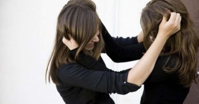 Sherr mes motrave në Ferizaj – E goditën njëra-tjetrën dhe përfunduan në ndalim për dhunë në familje