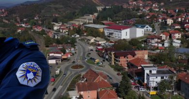 Përplasje mes dy shoferëve në Leposaviq – Njëri bllokon rrugën, ndërhyn policia