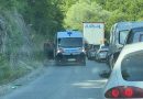 Një i vdekur dhe dy të lënduar pas aksidentit në rrugën Prishtinë-Gjilan