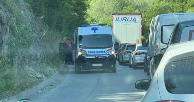 Një i vdekur dhe dy të lënduar pas aksidentit në rrugën Prishtinë-Gjilan