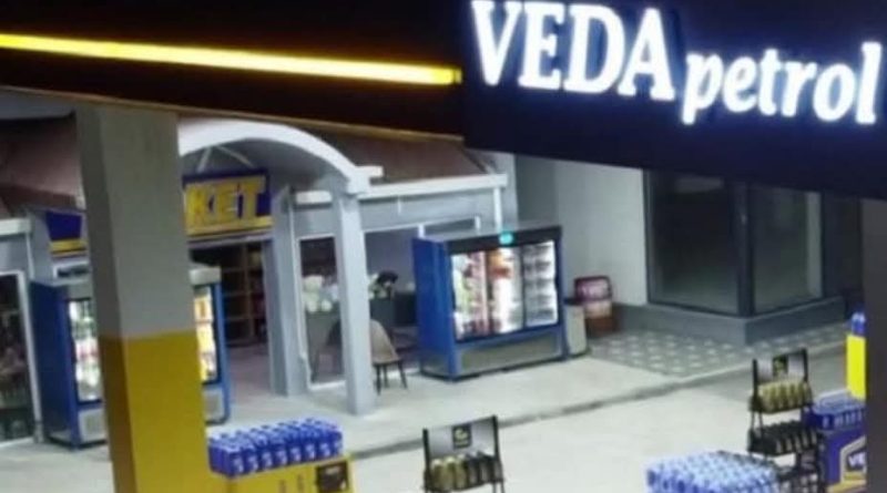 E mbushi makinën me derivate në Veda Petroll dhe iku pa paguar faturën