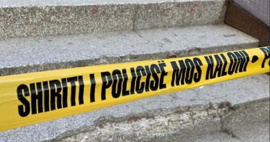 Tragjedi në Ferizaj, vdes 3-vjeçari pasi u godit nga vetura në oborrin e shtëpisë