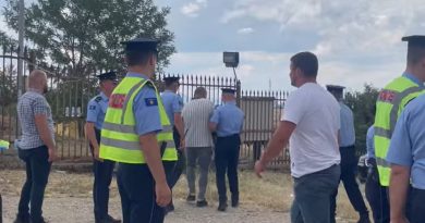 Policia konfiskon një armë plastike nga një serb në Gazimestan