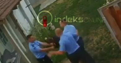 Arrestohen tre policë të Kosovës që rrahën në oborr të shtëpisë personin e prangosur