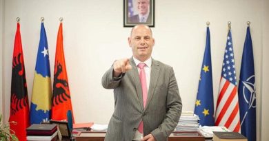 Lladrovci: Nëse dikush e mendon se “edhe Dada Razë” i fiton zgjedhjet kur kandidohet nga PDK në Drenas, nuk qëndron