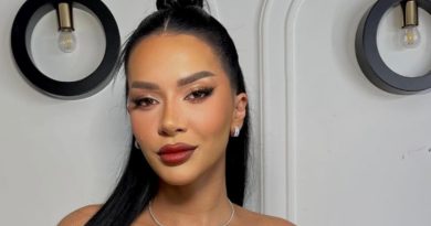 Efi Dhedhes ‘çmend’ Instagramin me pozat në bikini