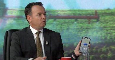 E çuditshme: Prokuroria ia sekuestroi iPhone-n, ministri Peci refuzon ta tregojë kodin