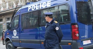“Dashuria ndërkombëtare” përfundon me dhunë – Kosovarja kërkon mbrojtje nga burri amerikan