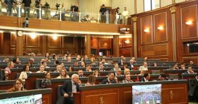 Pa marrëveshje për t’i dhënë fund bllokadës, deputetët mblidhen sot në një tentativë tjetër për konstituimin e Kuvendit