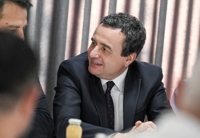 Muharremi: LVV në panik dhe rënie të pashmangshme, sulmet ndaj gazetarëve dhe kritikëve tregojnë fundin e dominimit politik