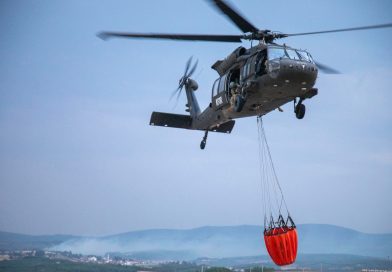 Situata me zjarret në Kosovë: KFOR-i hedh mbi 43 mijë litra ujë nga ajri