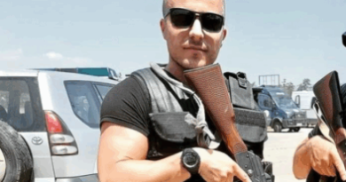 Gruaja e ish-policit që po mbahet në burg në Serbi kërkon ndihmë: Shteti më ka kthyer shpinën
